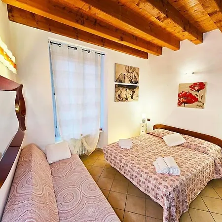 Suprema House, Jacuzzi, Lake 50mt Apartman *