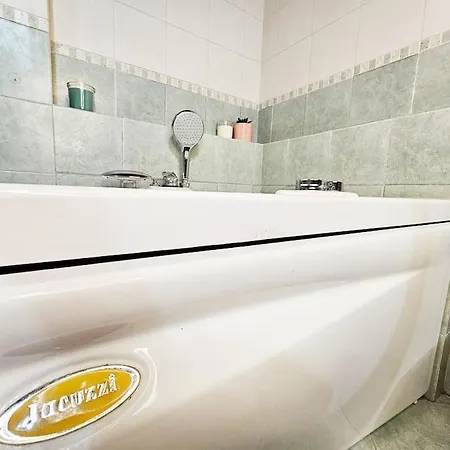 Daire Suprema House, Jacuzzi, Lake 50mt *